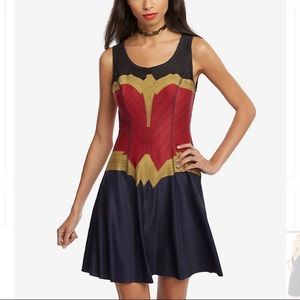 DC COMICS WONDER WOMAN REVERSIBLE DRESS XS